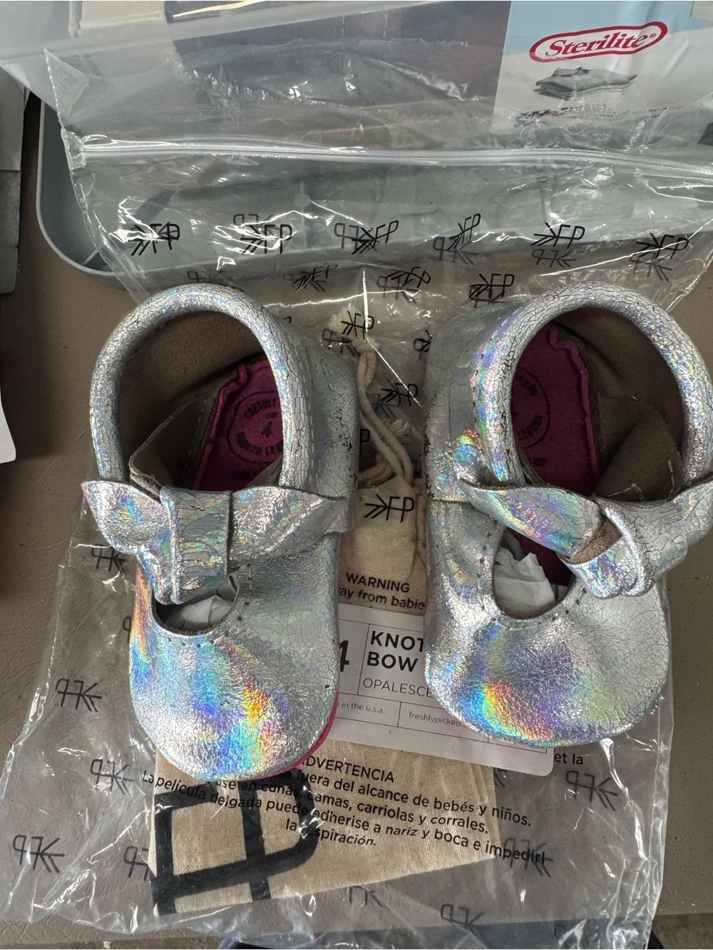Freshly Picked Opalescent Knotted Bow Moccasins - Silver (Size 4)